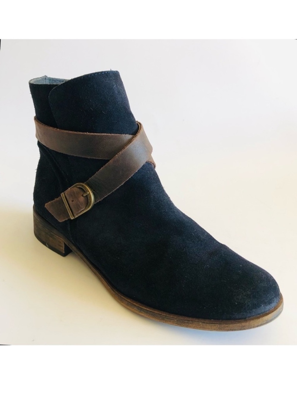 La Scarpa Suede Ankle Booties
